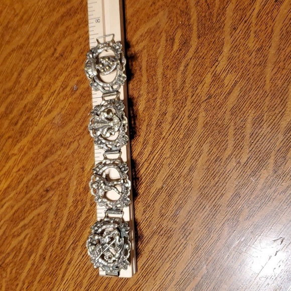 Vintage Bracelet with Cherub and Fleur De Lis - Picture 5 of 6